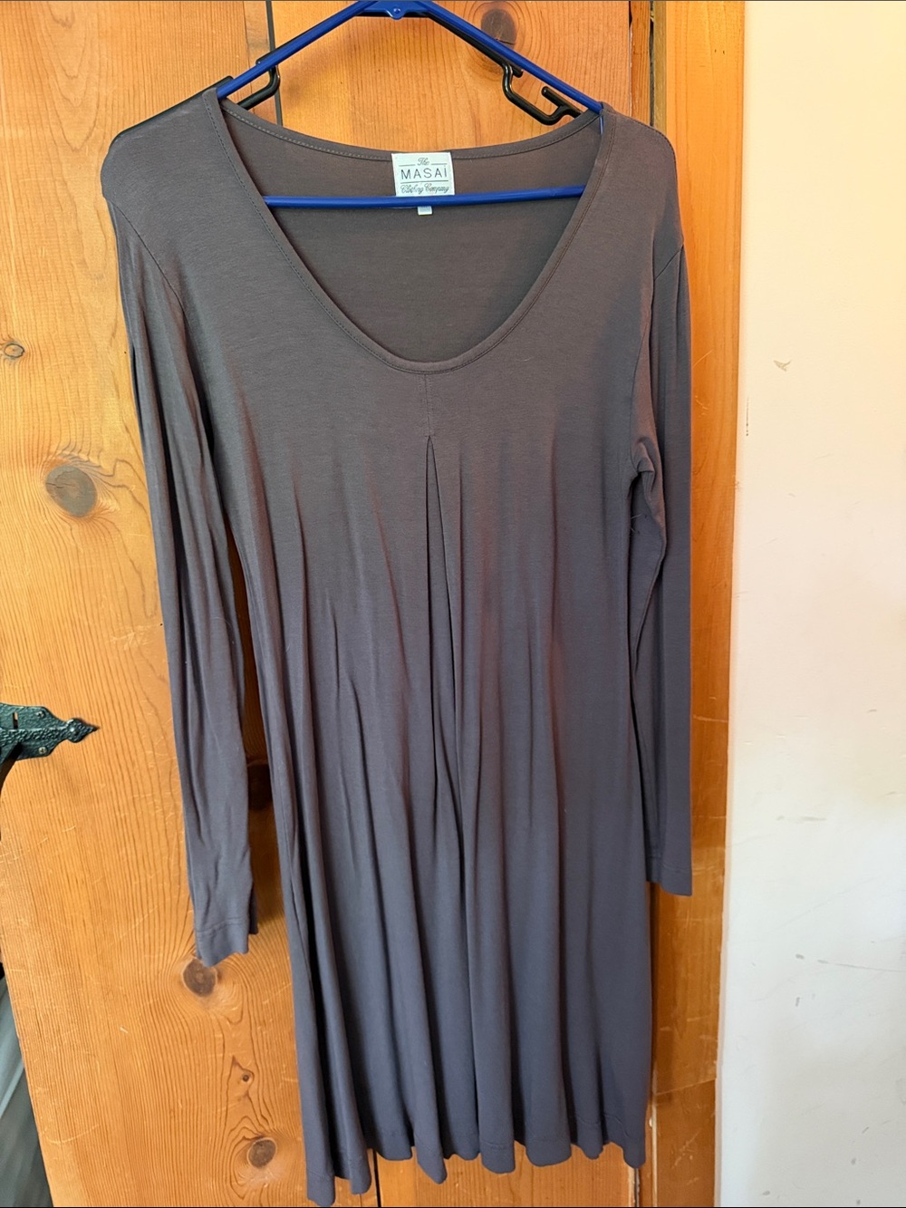 Women's Long Sleeve Scoop Neck Dress in dark plum/brown